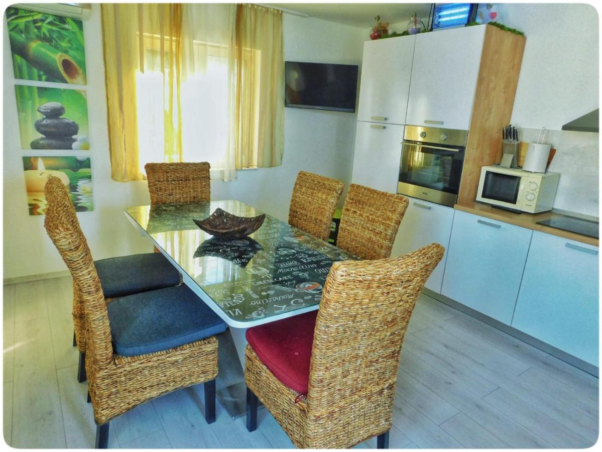 Littlevenice Appartme 50M From Sea Trogir Ngoại thất bức ảnh